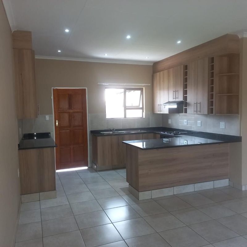 Available 1st December 3Bed, 2Bath Townhouse