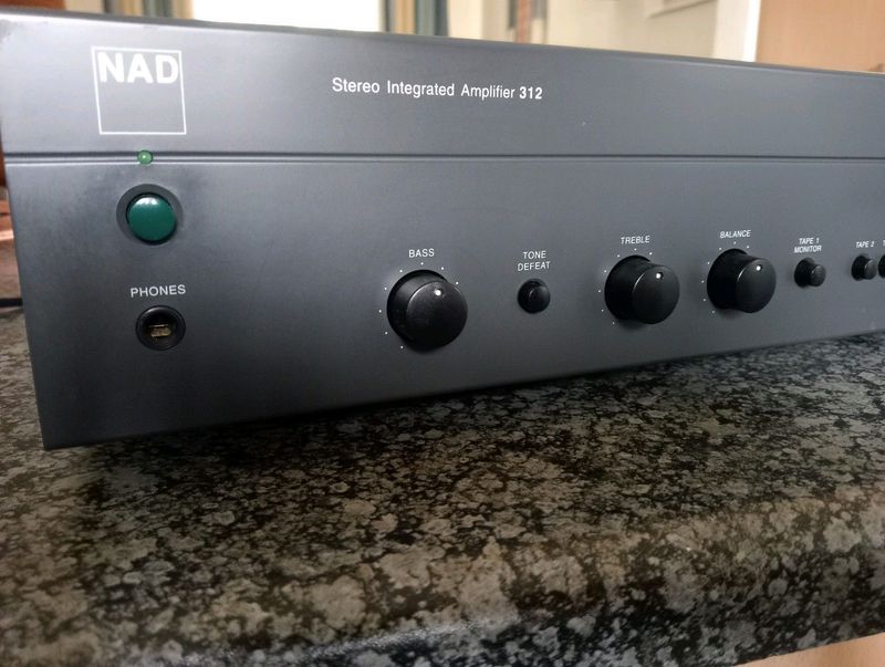 Stereo NAD 312 Amplifier