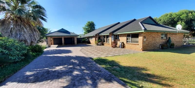 5 bedroom facebrick house for sale in Vaalpark! Great investment or business opportunity!