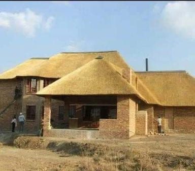 Thatch roofs and lapas