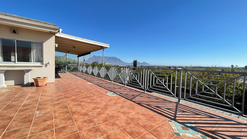 Milnerton Central offer an opportunity not to be MISSED with VIEWS VIEWS &amp; more VIEWS