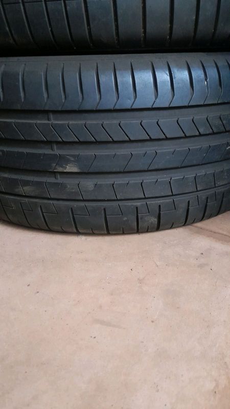 275/40/22  315/35/22 Pirelli runflats