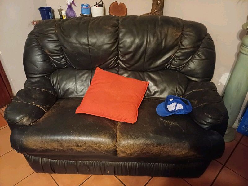 Lounge 2 seater leather couch