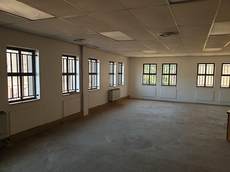 LARGE 600 SQM UNIT TO RENT IN THE PARKFIELD COURT BUILDING LOCATED IN THE PRIME HATFIELD NODE