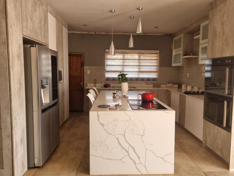 Charming 3 bedroom freestanding home for sale in Ga-rankuwa with modern finishes and spacious living