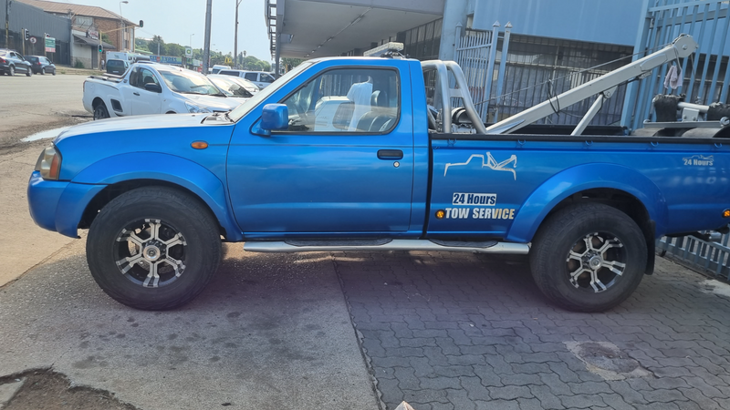 NISSAN V6 TOW TRUCK FOR SALE