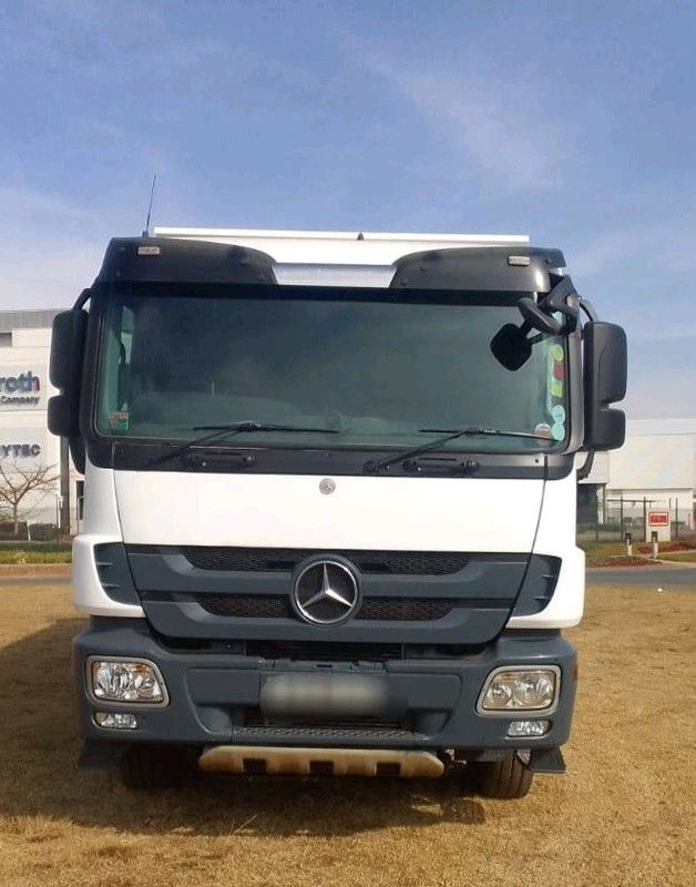 MERCEDES BENZ  10 CUBE  WITH A BIN