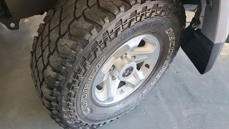 Land cruiser mags and tyres