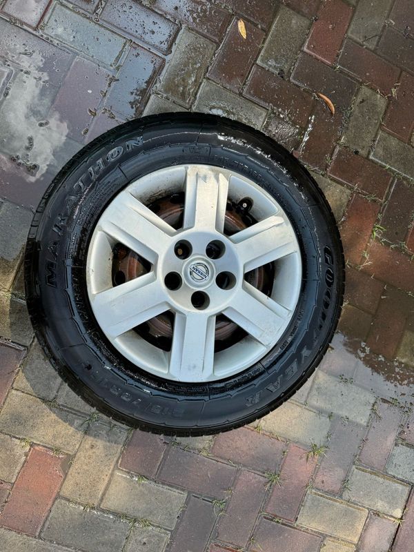 2x 16 inch Nissan qashqai rims and tyres