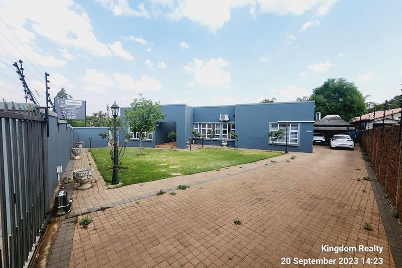 5 Bedroom House for Sale in Garsfontein Pretoria Needs TLC