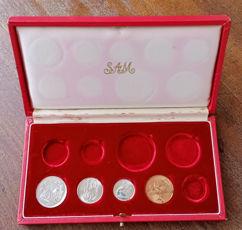 Set of x4 proof 1965 coins in red box (20c-2c)