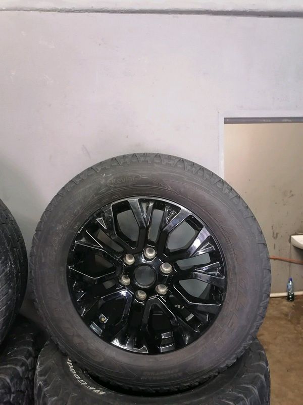 Ford Ranger Thunder 18inch Mag Rim (WITH USED TYRE)