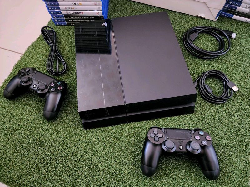 Sony Ps4 R3999 with all cables and 1 controler