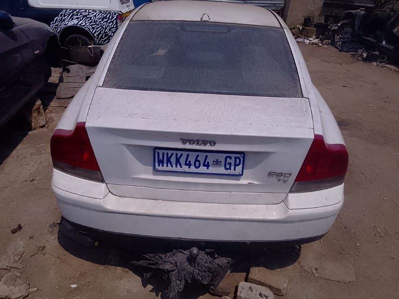Volvo s40/s60 stripping for parts engine gearbox body parts all available
