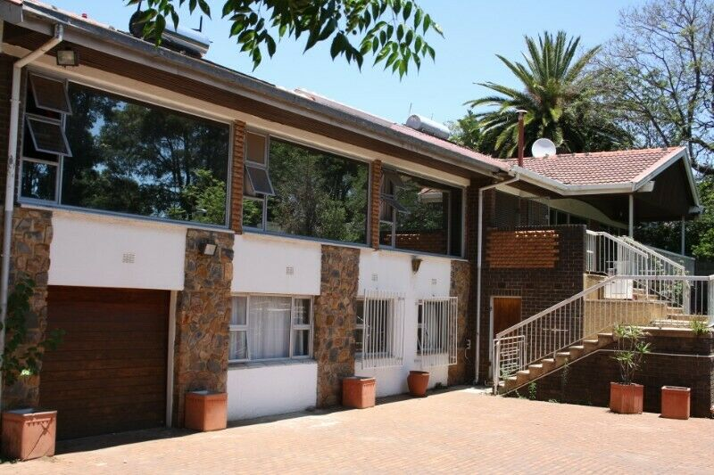very large rooms to rent in Auckland park. WIFI, Washing machines, microwaves, parking