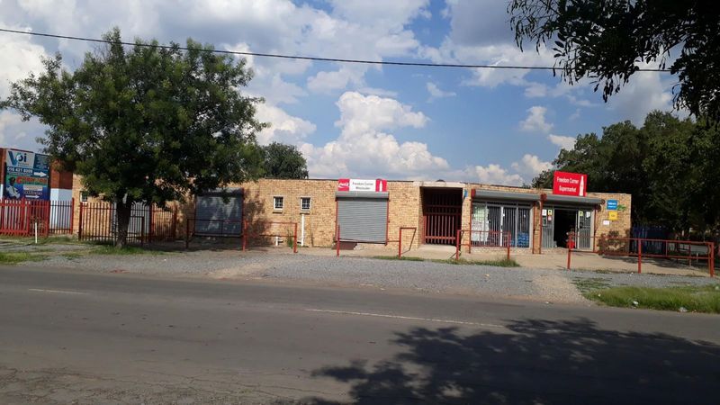 600m² Office For Sale in Vereeniging Central