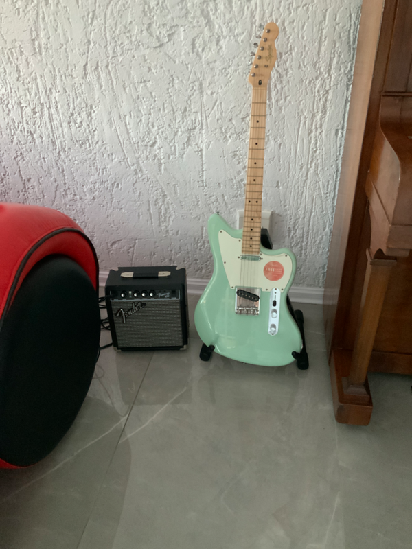 Guitar, amplifier, stand and bag