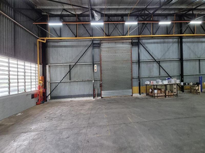 Warehouse/Factory To Let : Pinetown - 1152 sqm &#64; R80 650.00 per month