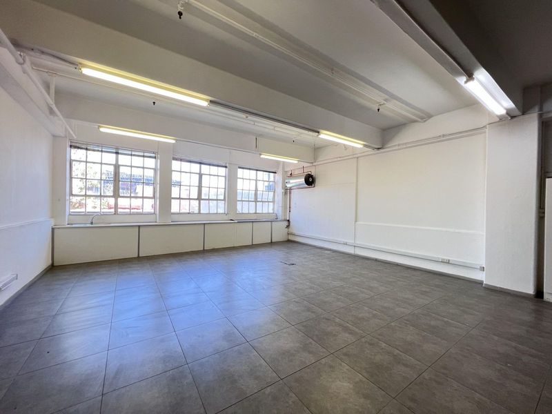 69m² Office To Let in Woodstock