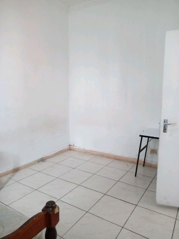 Room to rent R6500