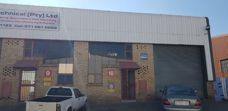 239 m2 WAREHOUSE AVAILABLE IMMEDIATELY IN SECURE INDUSTRIAL PARK!