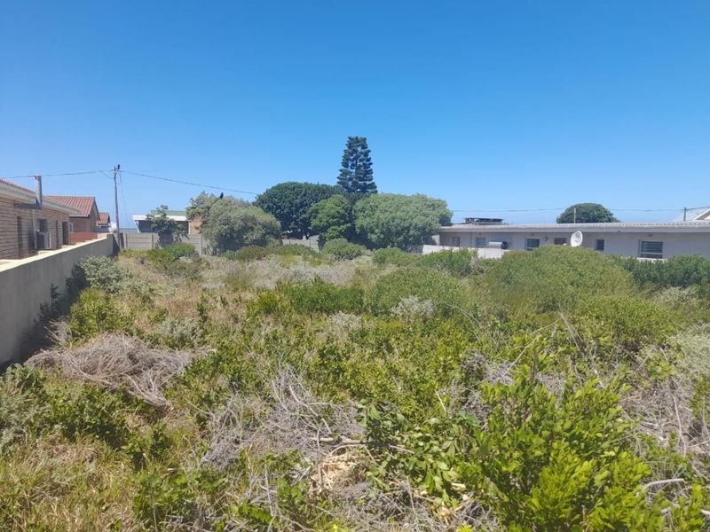 LEVEL STAND OFFERING A  DISTANT SEA VIEW FOR SALE IN FRANSKRAAL