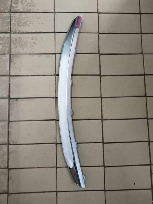 2012 RENAULT SANDERO STEPWAY FRONT GRILL CHROME STRIP FOR SALE IN GOOD CONDITION