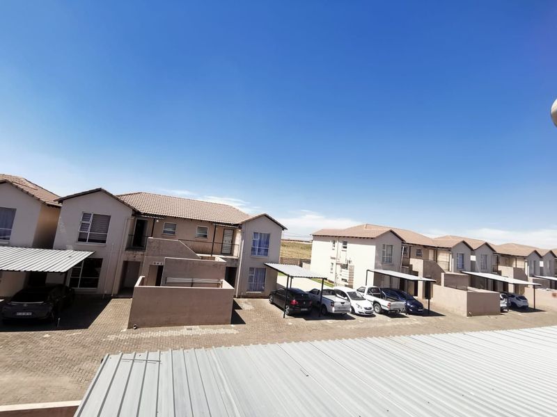 REDUCED Rental R5800.00 Deposit can be paid over 2 months for added convenience.