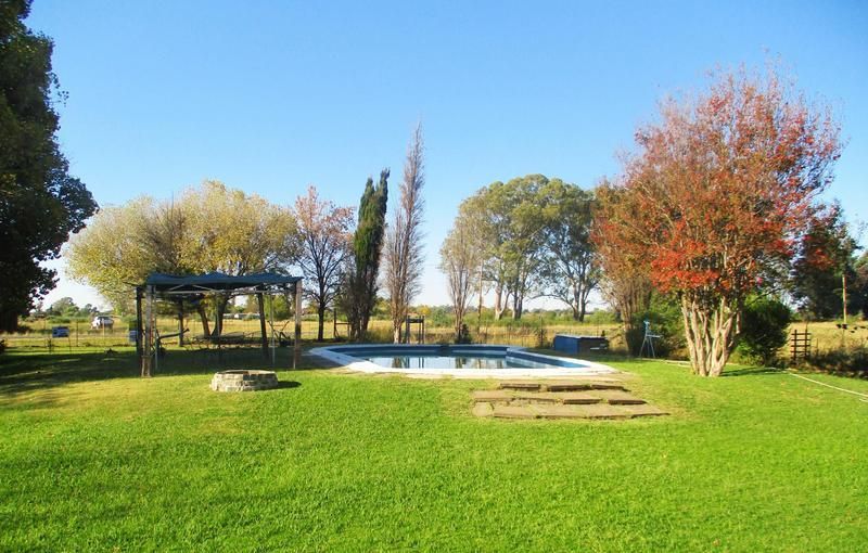 SMALLHOLDING WITH MASSIVE 4 BEDROOM HOUSE, 4.74 HA AND 2 BEDROOM FLAT, AT RODENBECK, BLOEMFONTEIN