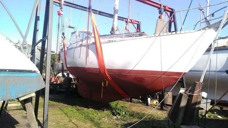 R110k. 30 ft Samson yacht for sale. On walkon mooring Dbn. Call Anjé 0712961465