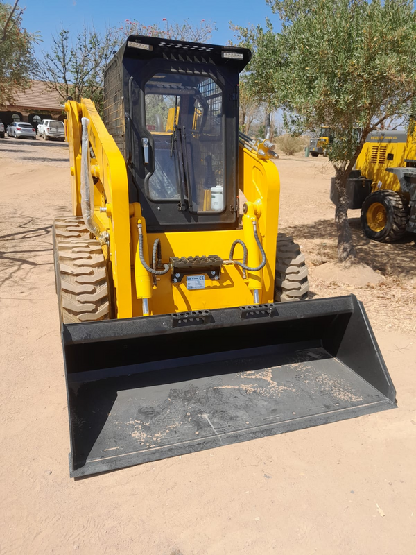 Wuhlf skid steer JC100