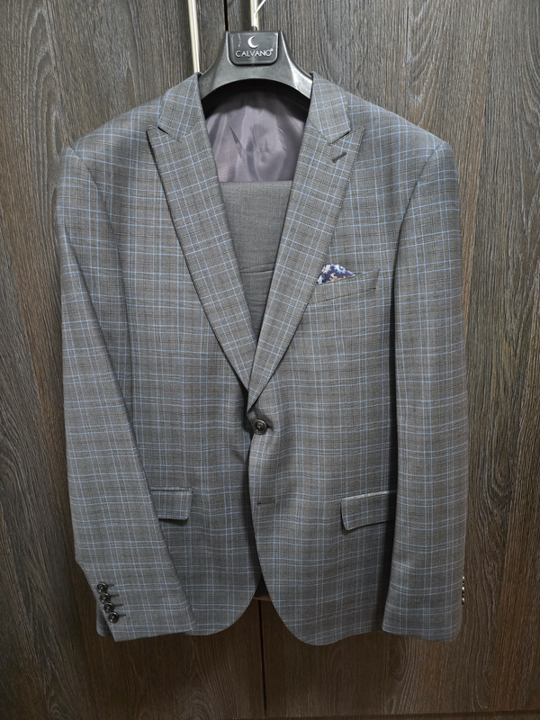 Size 52 Men&#39;s Calvano Suit Grey