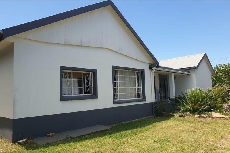 4 bedroom house in Humansdorp