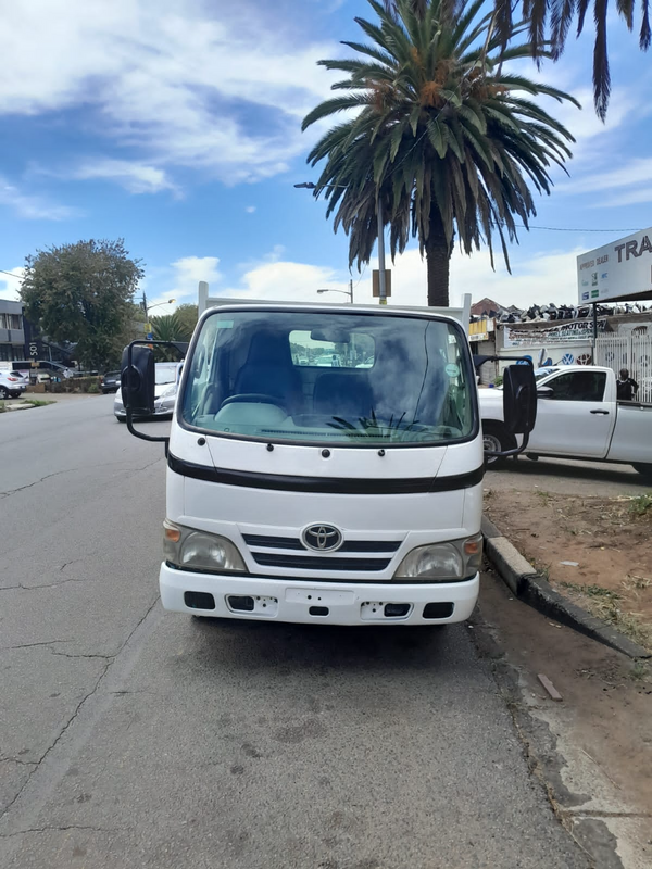 Toyota dyna 4093 dropside in a mint condition for sale at an affordable amount
