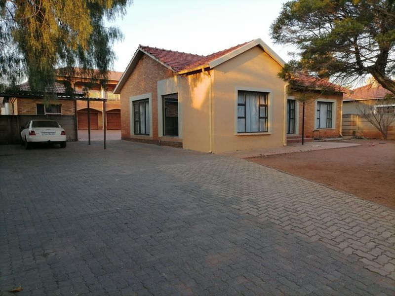 7 bedroom house for sale in olifantsfontein