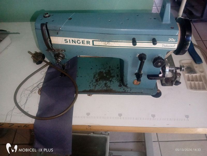 Singer 20u sewing machine for sale r3000 in a good condition working perfectly fine located in germi
