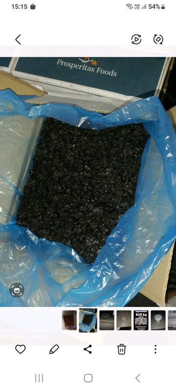 Black jumbo raisins