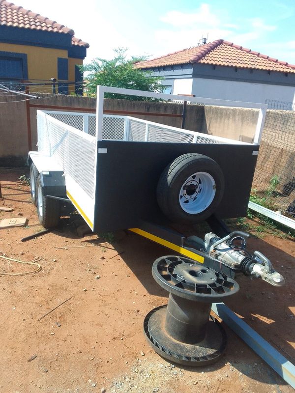 Trailer with double wheel exel
