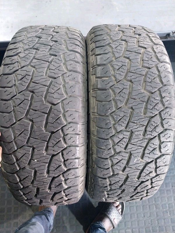 Two 255 55 19 Hankook dynapro ATM tyres with good treads available for sale