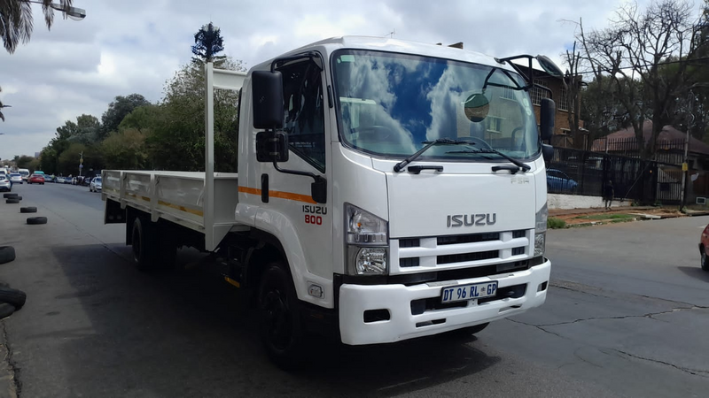 Isuzu fsr 800 dropside in a mint condition for sale at an affordable amount