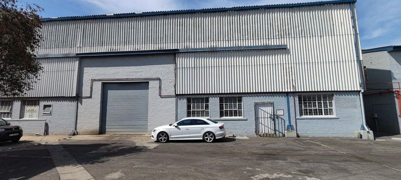 633m2 INDUSTRIAL WAREHOUSE TO LET IN WOODSTOCK