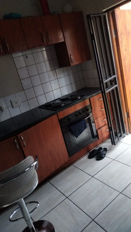 R2950 room to rent in Rustenburg water fall 0655693256 corner heights complex available now