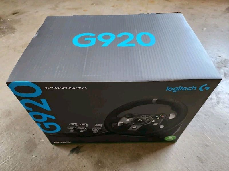 Logitech G920 xbox series s or x or pc with pedals still new R5500