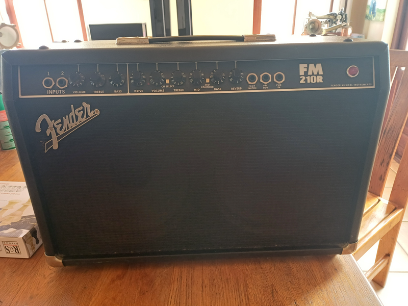 Fender 210 FM amplifier
