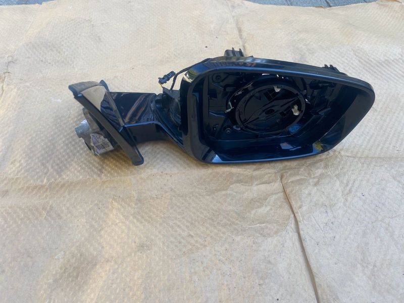 2019 BMW 3 SERIES G20 ELECTRONIC DOOR MIRROR SHELL RIGHT SIDE FOR SALE. IN PRISTINE CONDITION