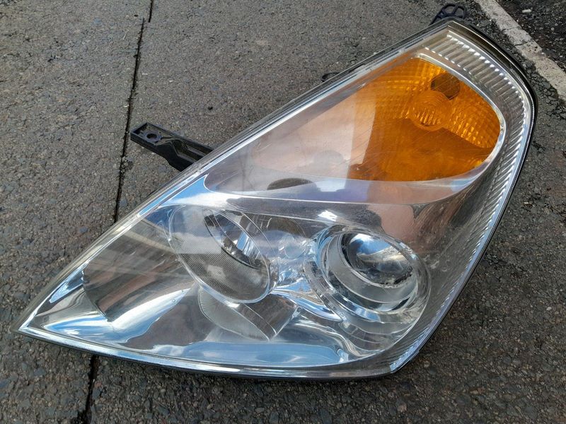 Kia Sedona left side headlight/head light for sale