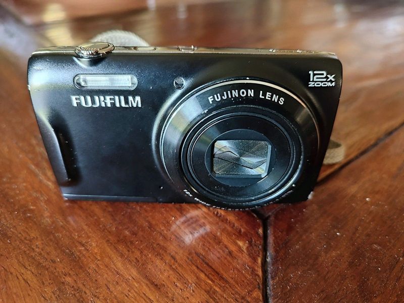 Digital Camera - Fujifilm FinePix T550