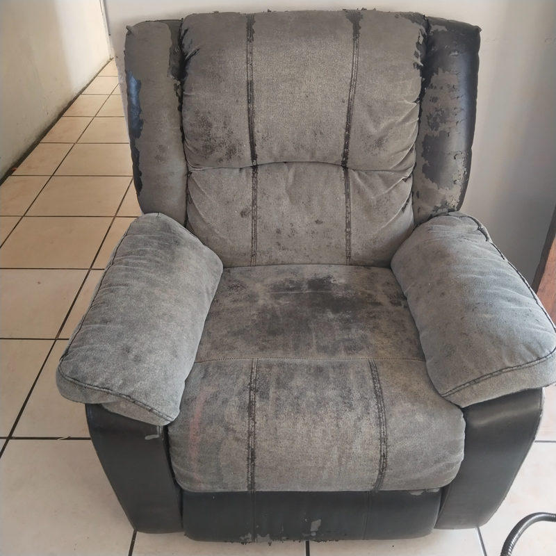 For Sale: Recliner Couch Set - TLC Needed! Ad my Michelle Damons