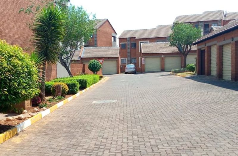 Two Bedroom Apartment For Sale In Die Hoewes, Centurion