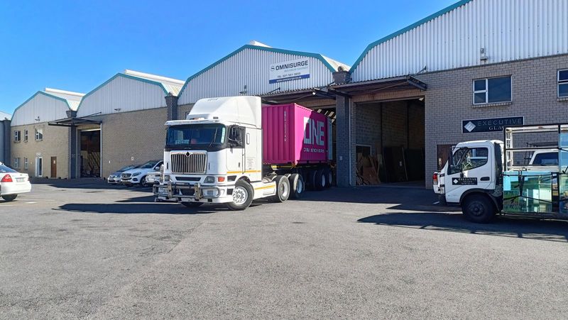 424m2 Warehouse TO LET in Montague Gardens